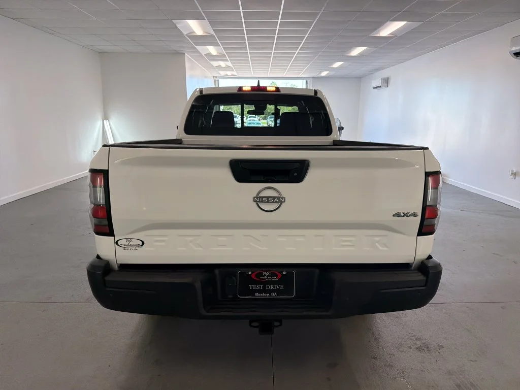 New 2027 Glacier White Nissan King Cab® S image 7