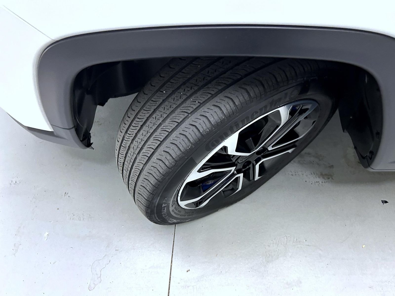 Used 2023 White Jeep Limited image 23