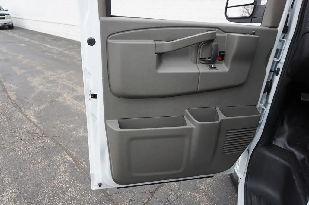 2025 Chevrolet Express Cargo Work Van - Photo 16