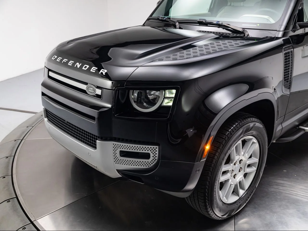 Used 2023 Santorini Black Metallic Land Rover 90 S image 9
