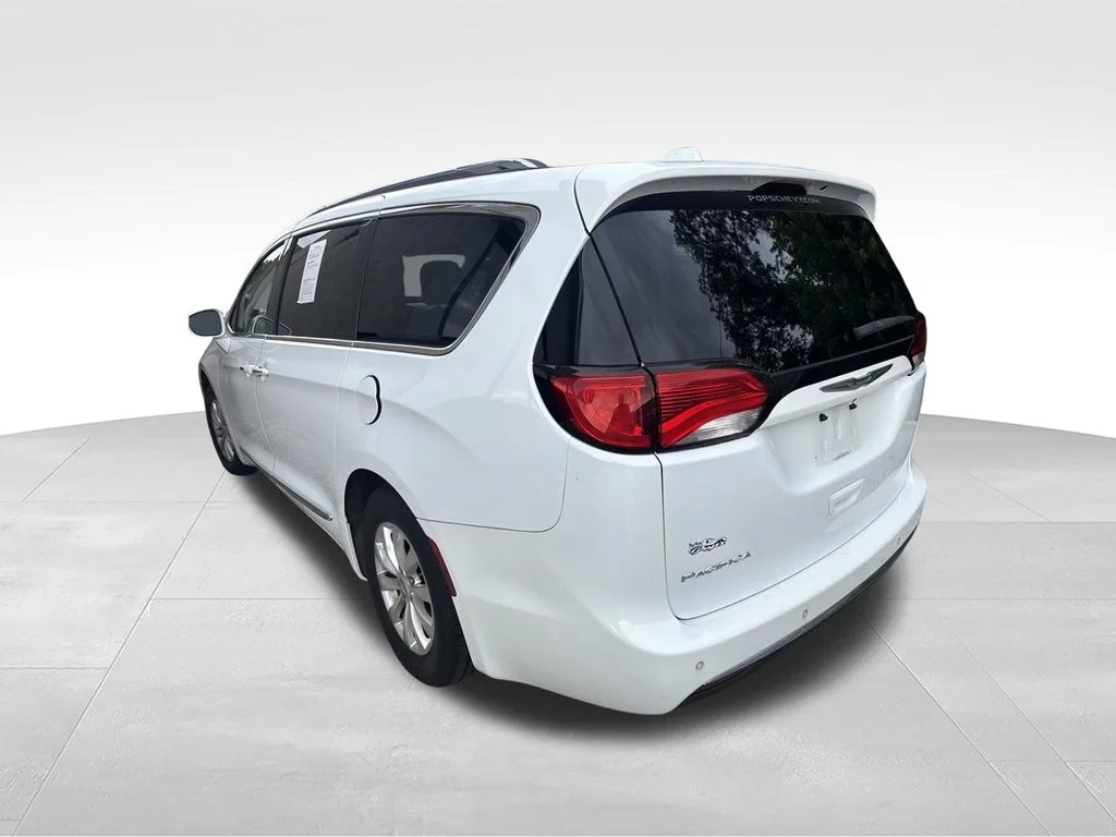 Used 2018 White Chrysler Touring L image 8