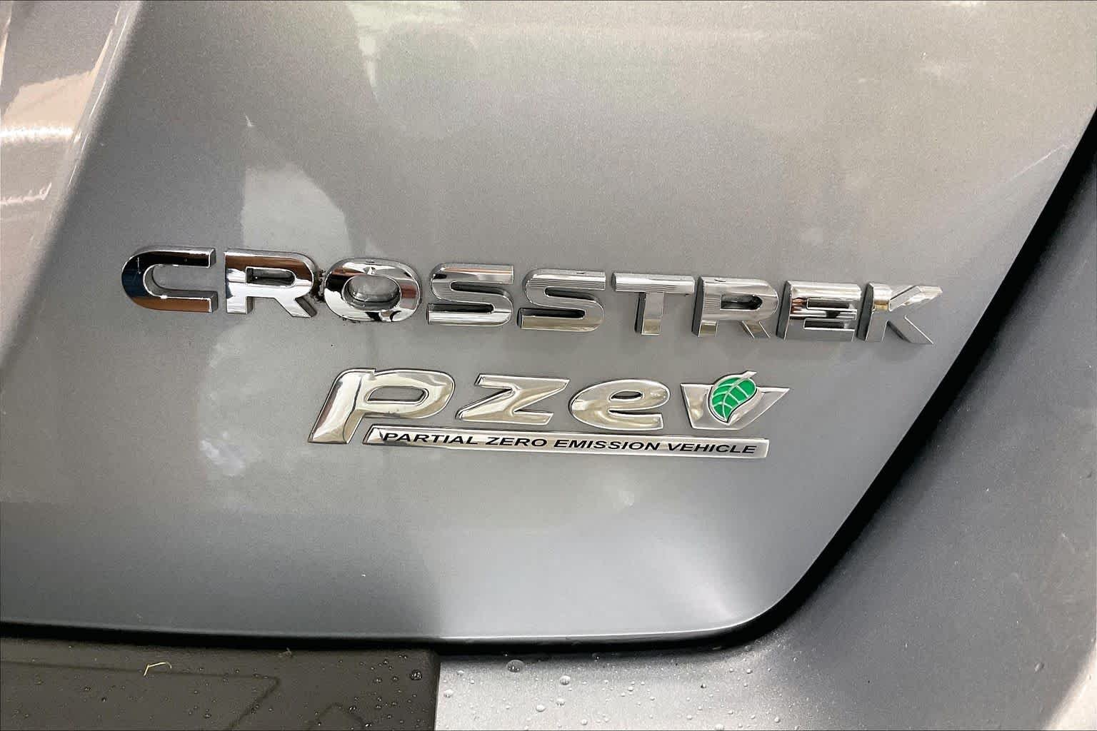 Used 2017 Ice Silver Metallic Subaru Limited image 10