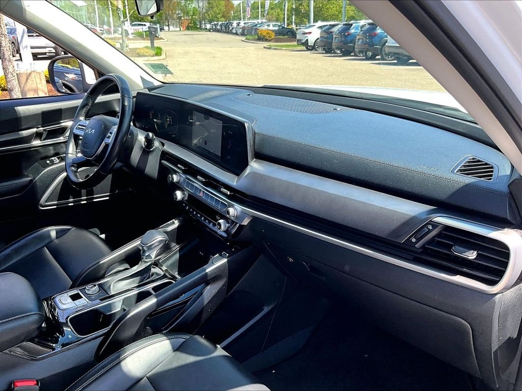 Used 2024 White Kia S image 14