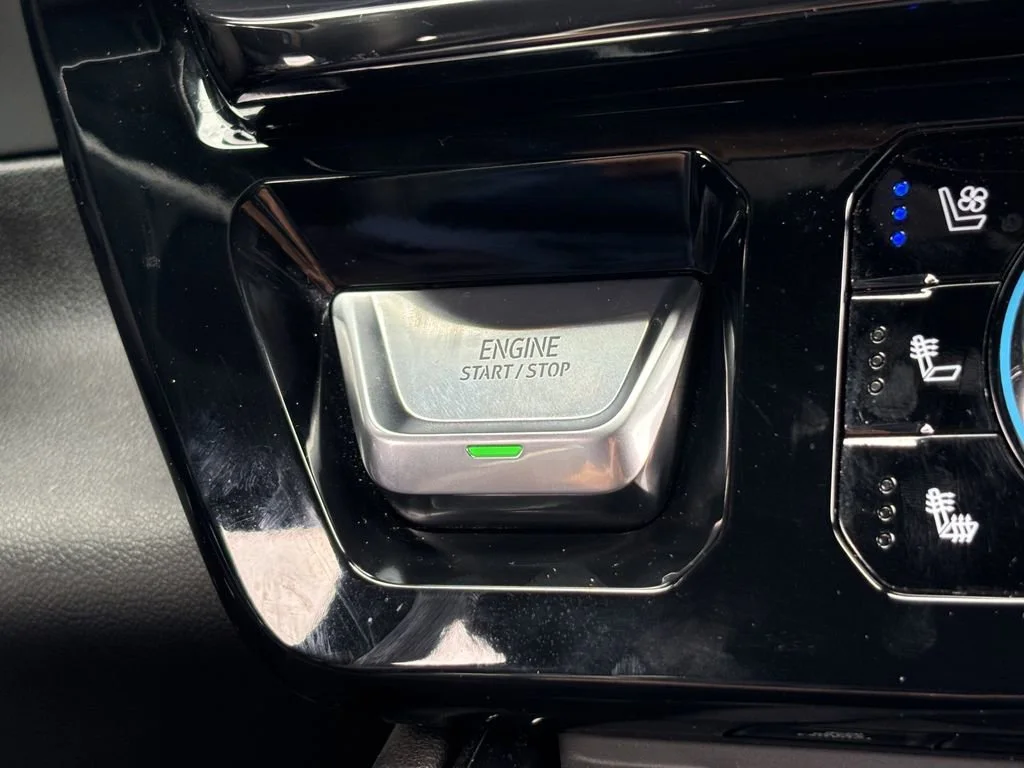 Used 2024 Summit White GMC AT4 image 35
