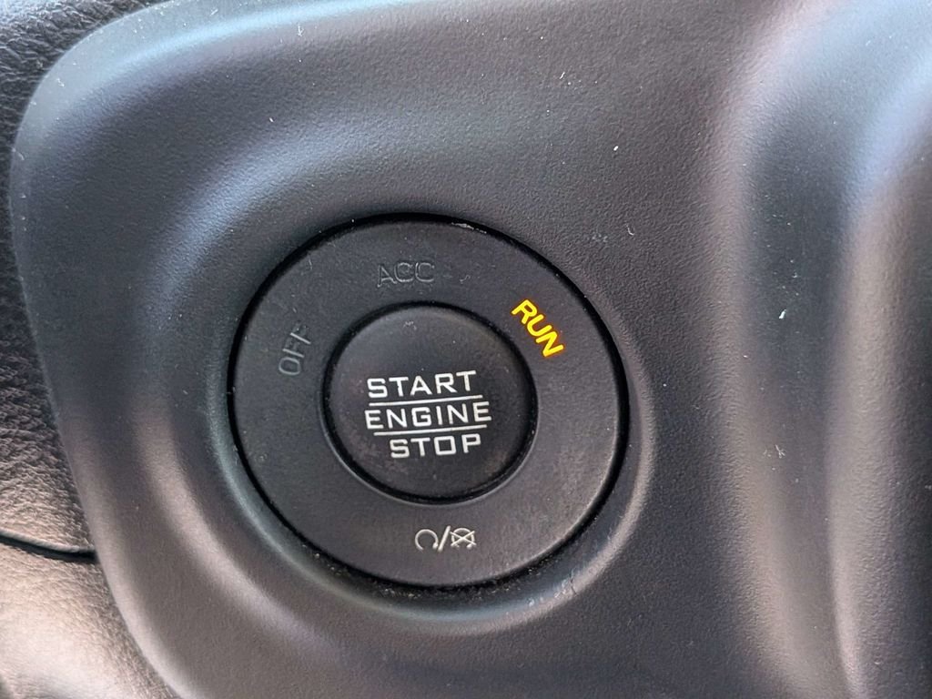 Used 2021 White Jeep Unlimited Sahara image 36