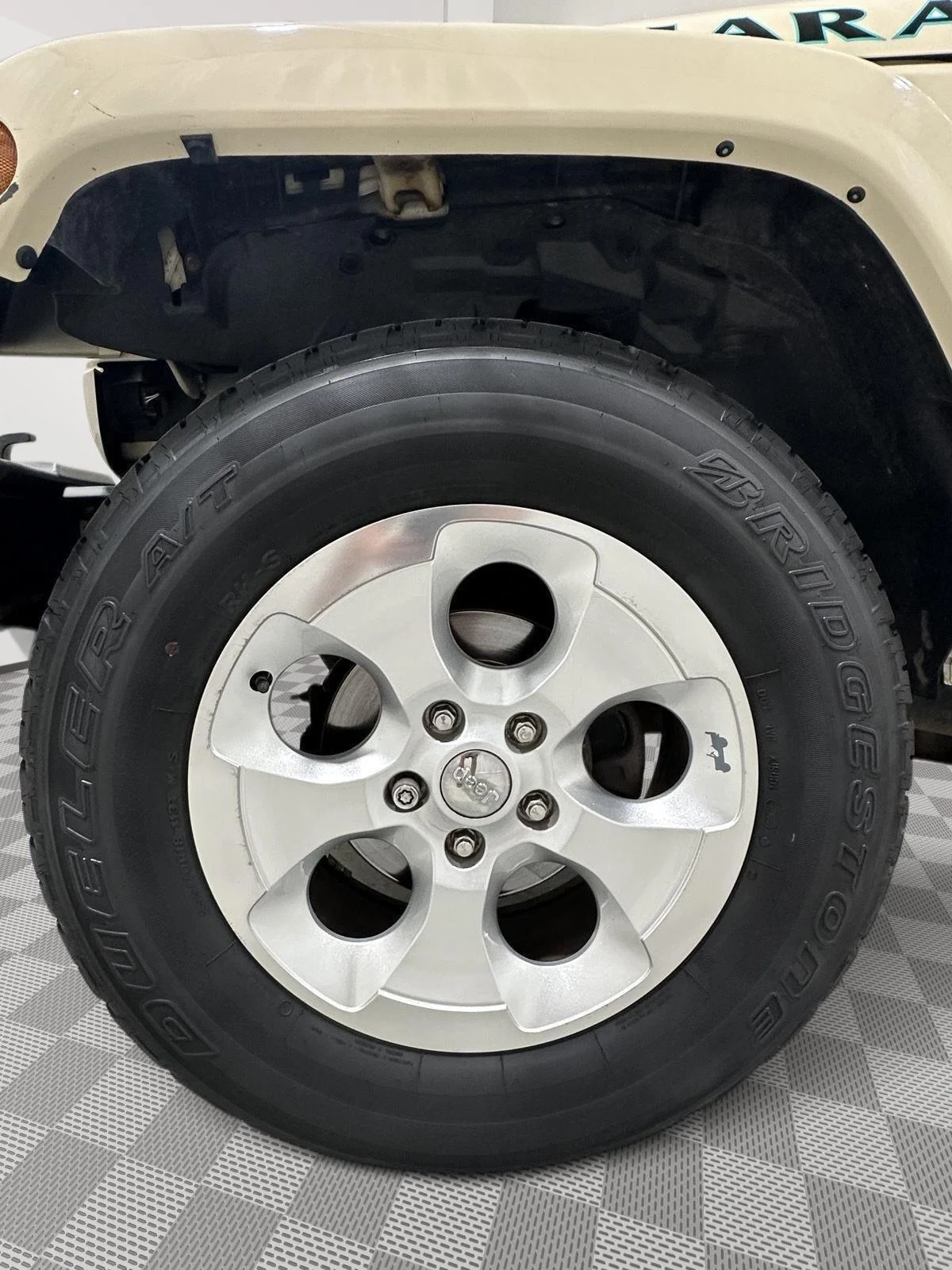 Used 2011 Tan Jeep Sahara image 23
