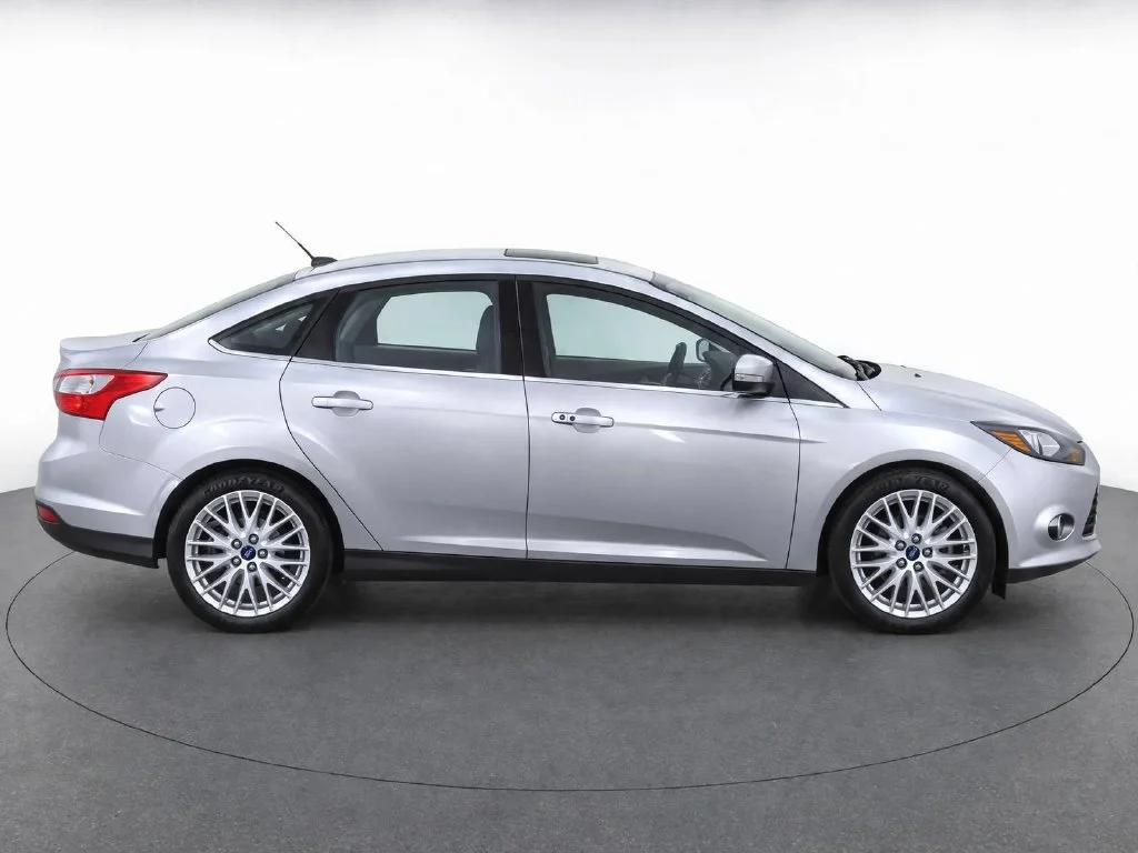 Used 2014 Silver Ford Titanium image 8