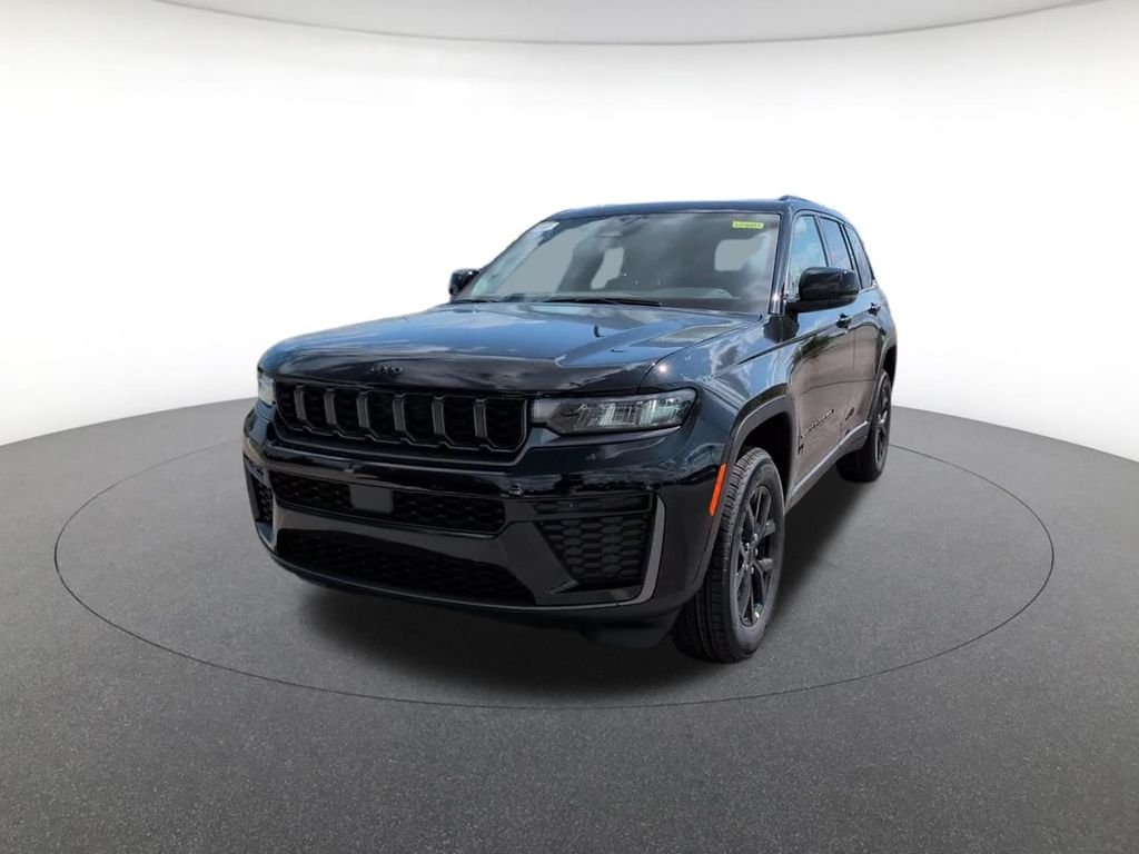 New 2026 Diamond Black Crystal Pearl-Coat Exterior Paint Jeep Altitude image 13