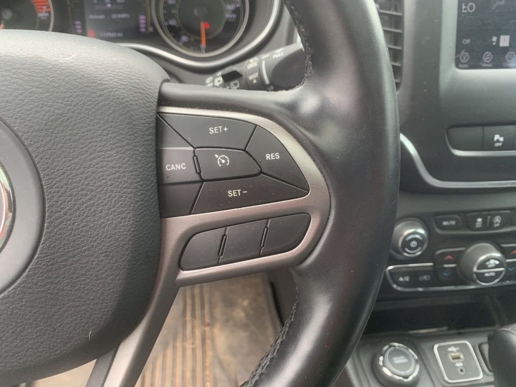 Used 2020 Light Brownstone Pearlcoat Jeep Latitude Plus image 16