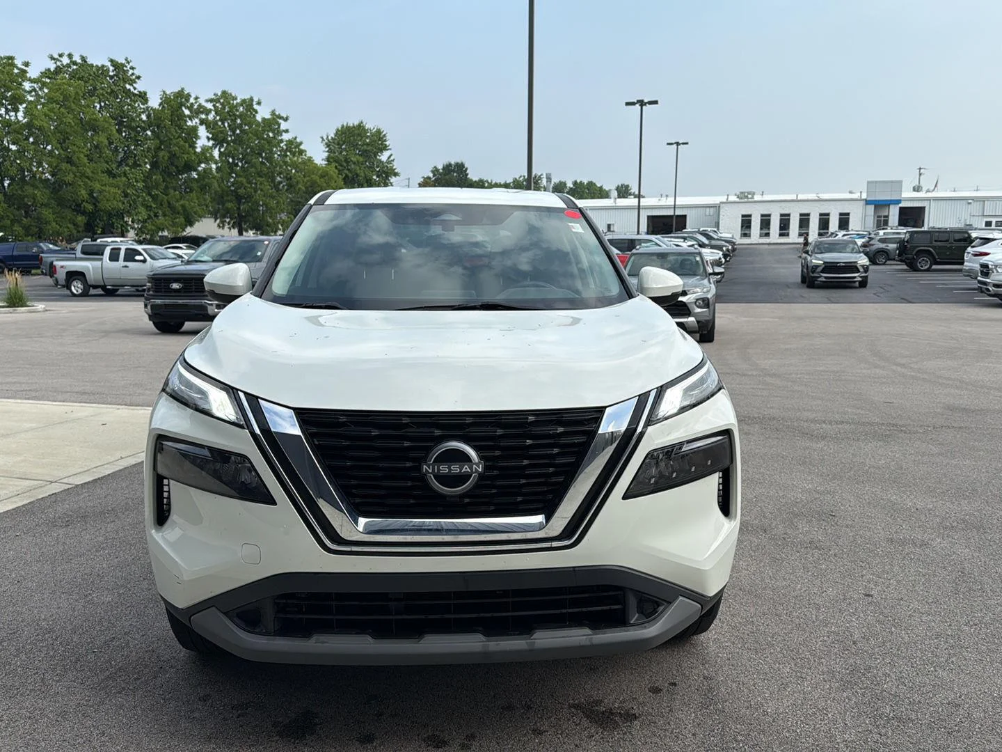 Used 2023  Nissan S image 8
