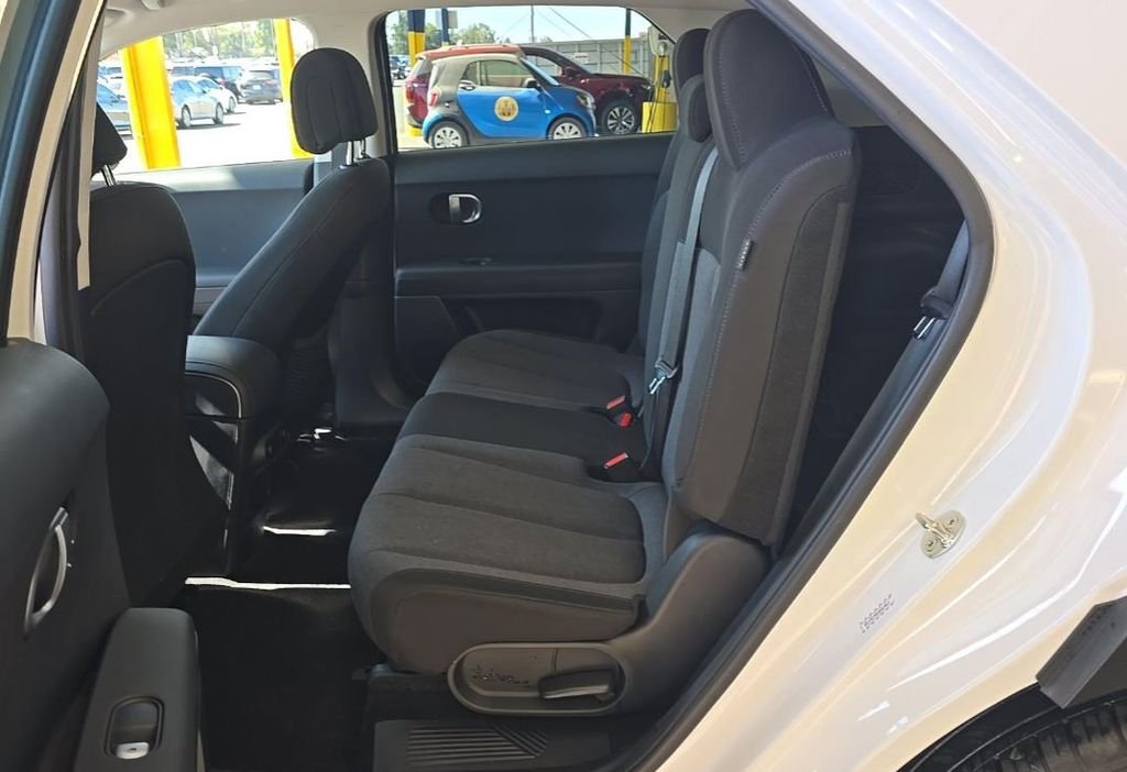 Used 2024 White Hyundai SEL image 7