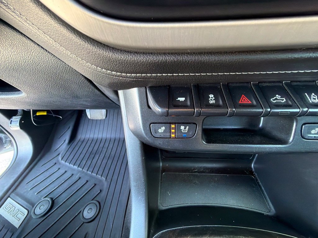 Used 2021 SATIN STEEL METALLIC GMC 4WD Denali image 30