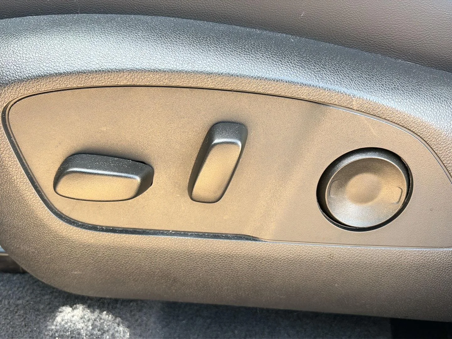 Used 2026 Summit White GMC Elevation image 11