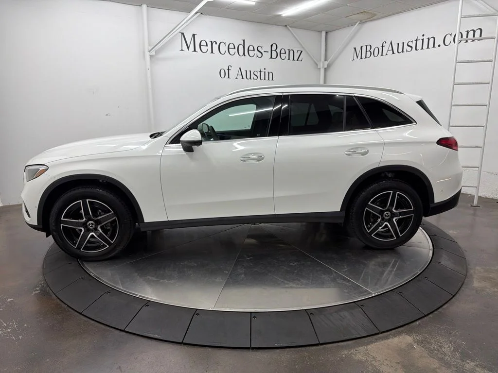 New 2027 White Mercedes-Benz GLC 300 image 4