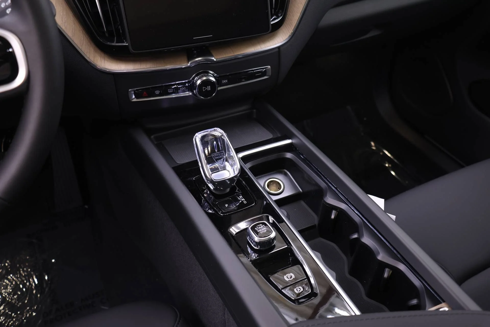 New 2026 Onyx Black Volvo Plus image 14