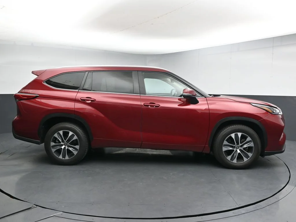 2023 Toyota Highlander XLE - Photo 9