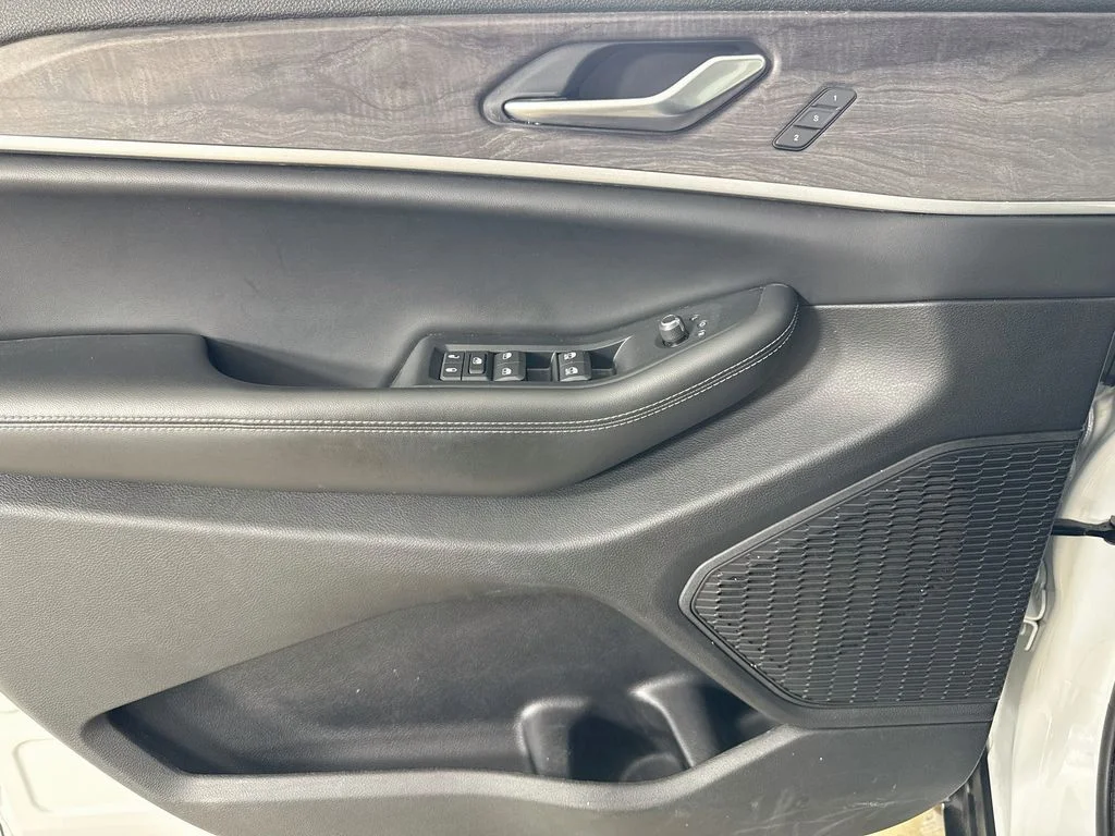 Used 2023 White Jeep Limited image 18