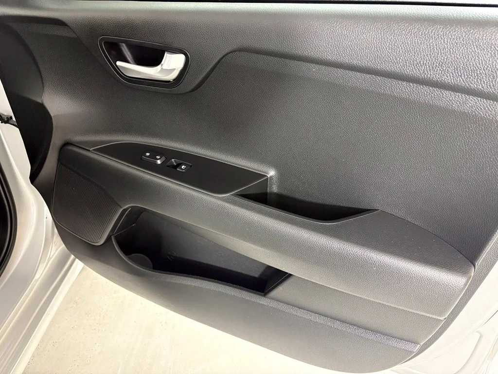 Used 2023 Silver Kia S image 19