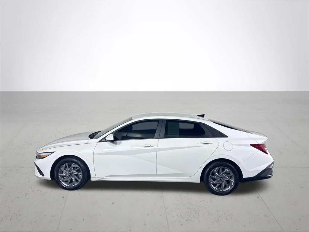 Used 2025 White Hyundai Blue image 9