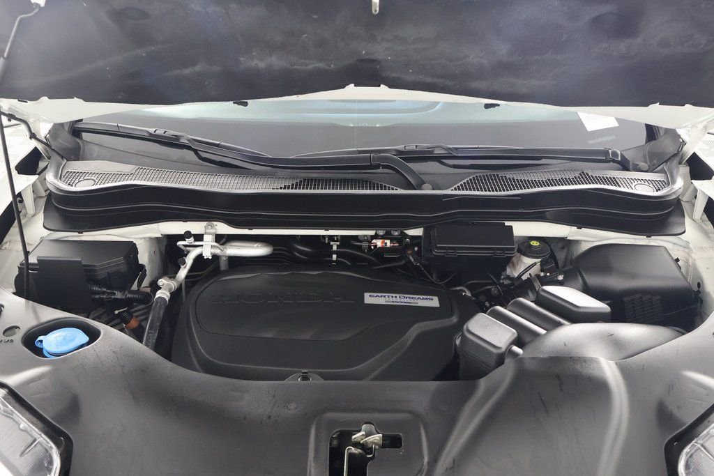 Certified Used 2019 White Diamond Pearl Honda Touring image 15