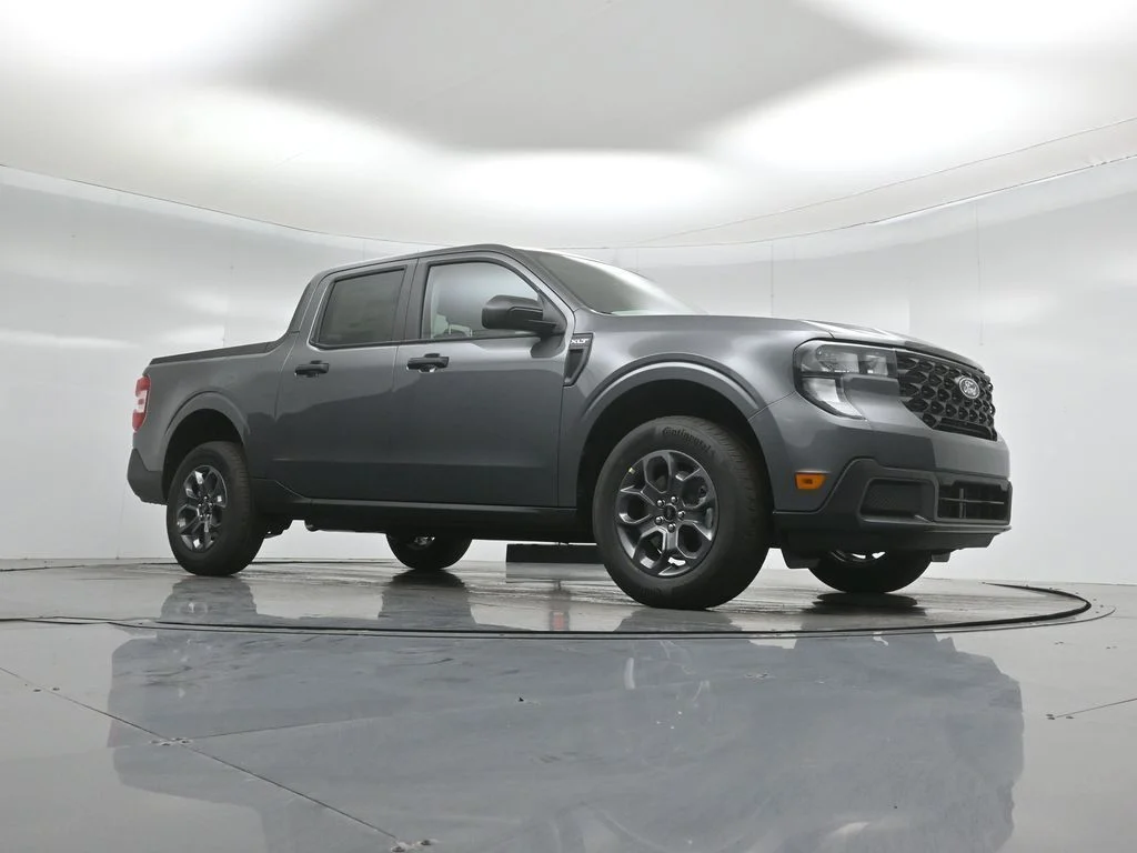 New 2026 Carbonized Gray Metallic Ford XLT image 3
