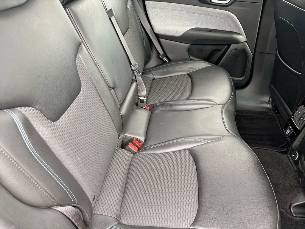 Used 2022 Black Jeep Latitude image 13