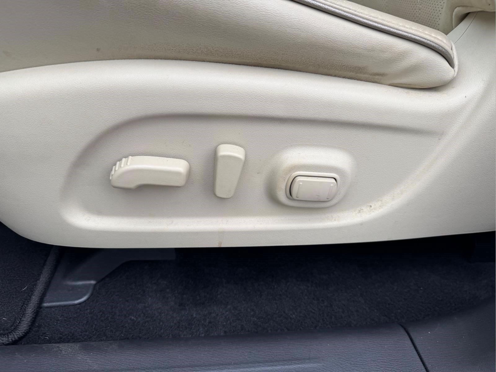 Used 2020 Majestic White INFINITI LUXE image 18