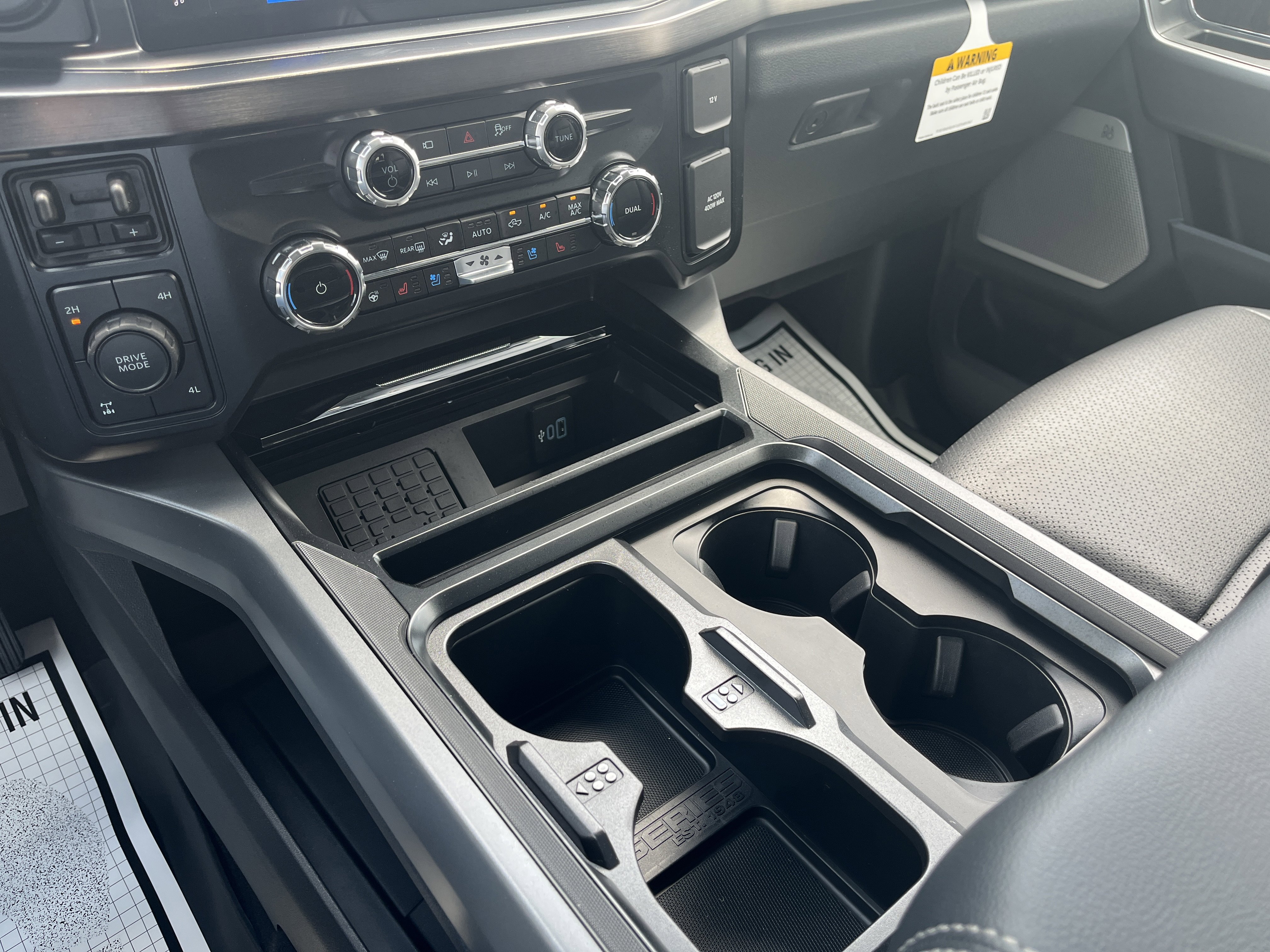 New 2026 Star White Metallic Tri-Coat Ford F-350® Lariat® image 23