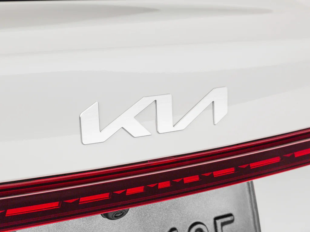 Used 2023 White Kia GT image 39
