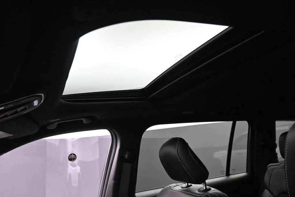 Used 2025 White Jeep Altitude X image 22
