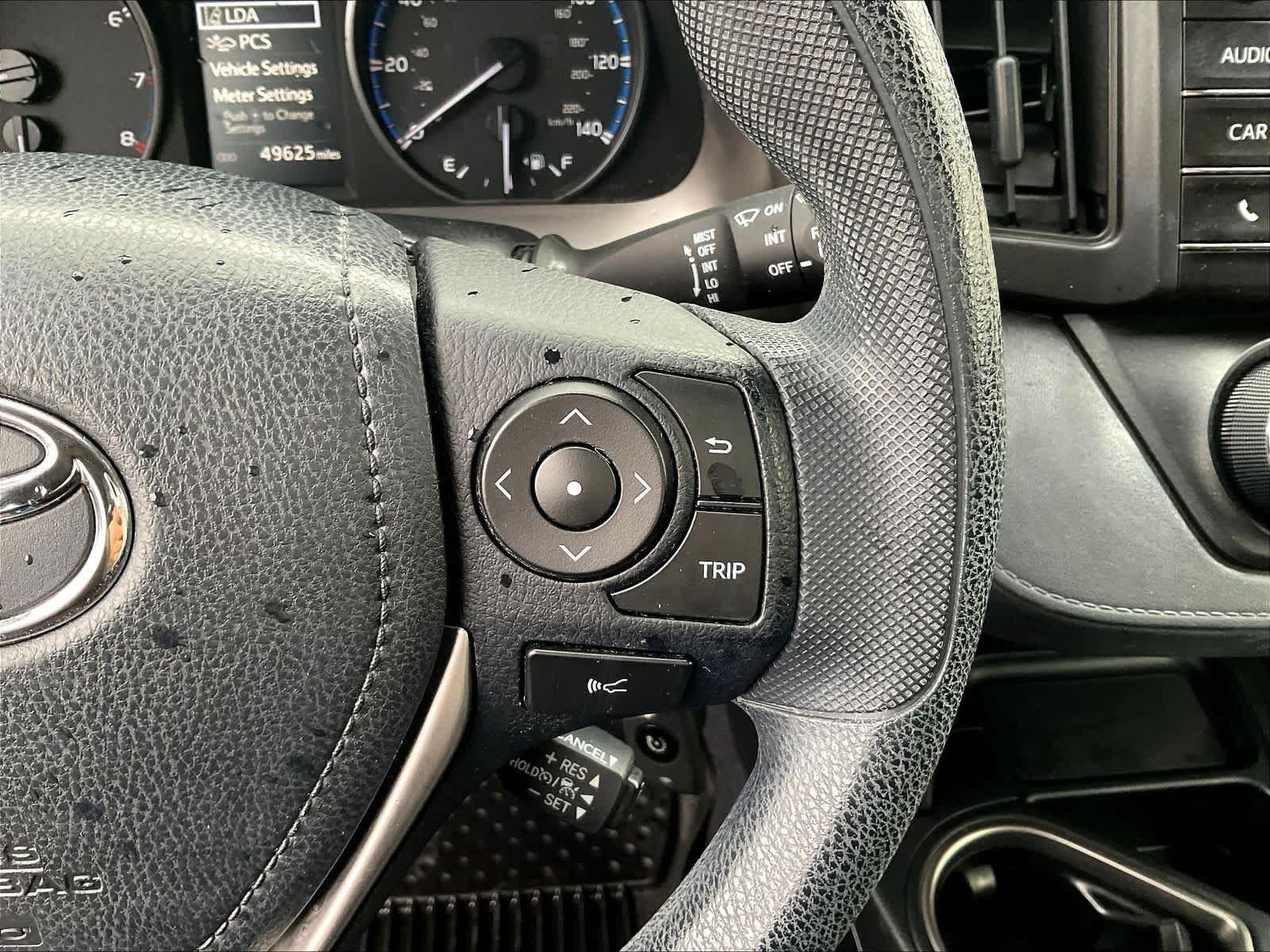 2017 Toyota RAV4 LE - Photo 14