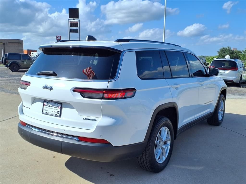 Used 2021 White Jeep Laredo image 7
