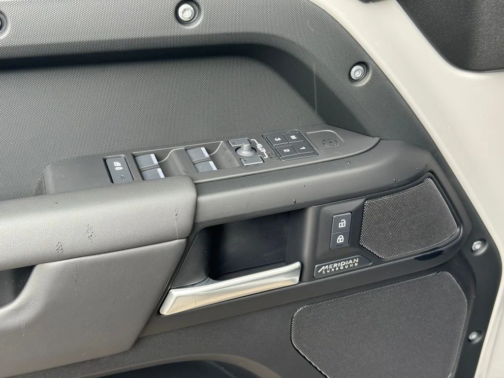 New 2026 Fuji White Land Rover X-Dynamic SE image 11
