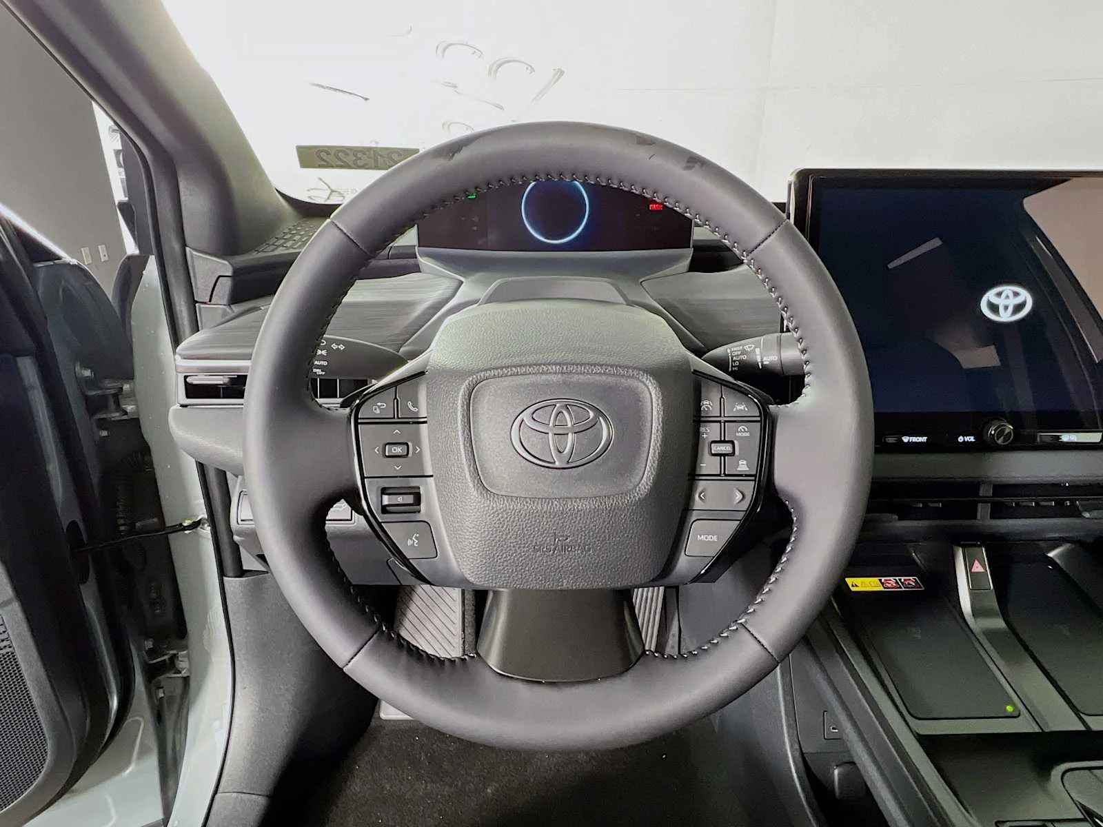 2026 Toyota C-HR SE - Photo 8