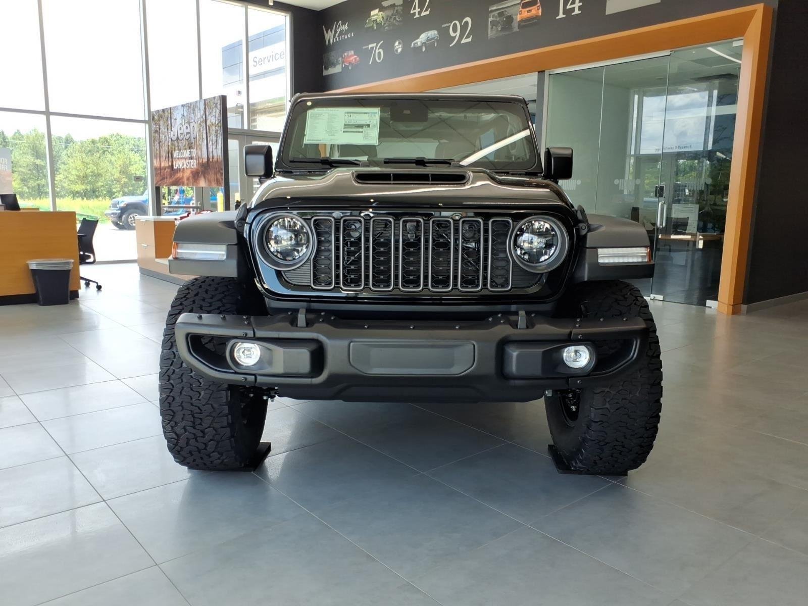 New 2026 Black Clear-Coat Exterior Paint Jeep  image 13