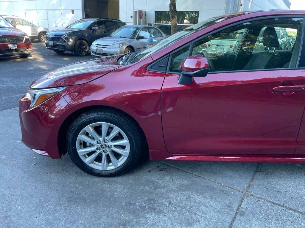 Used 2023 Pearl Toyota LE image 7