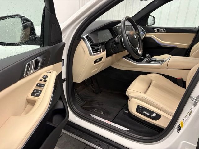 Used 2022 White BMW xDrive40i image 17