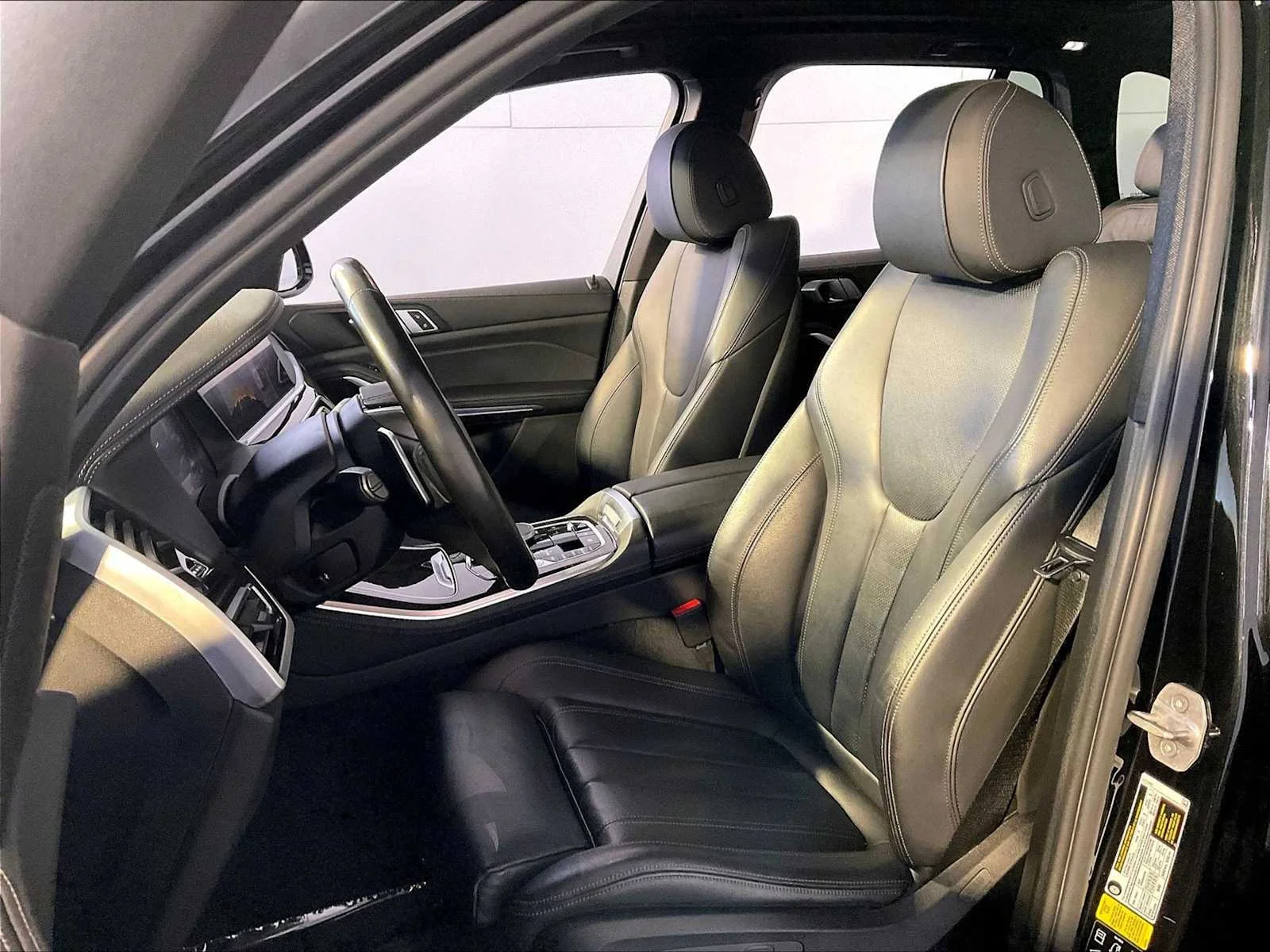 Used 2020 Black Sapphire Metallic BMW xDrive40i image 5
