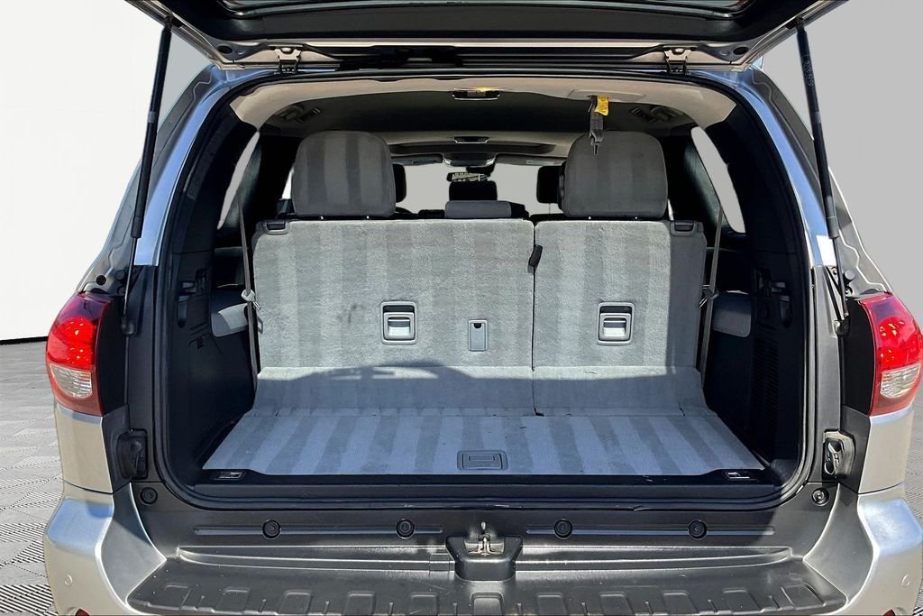 Used 2018 Silver Toyota SR5 image 24
