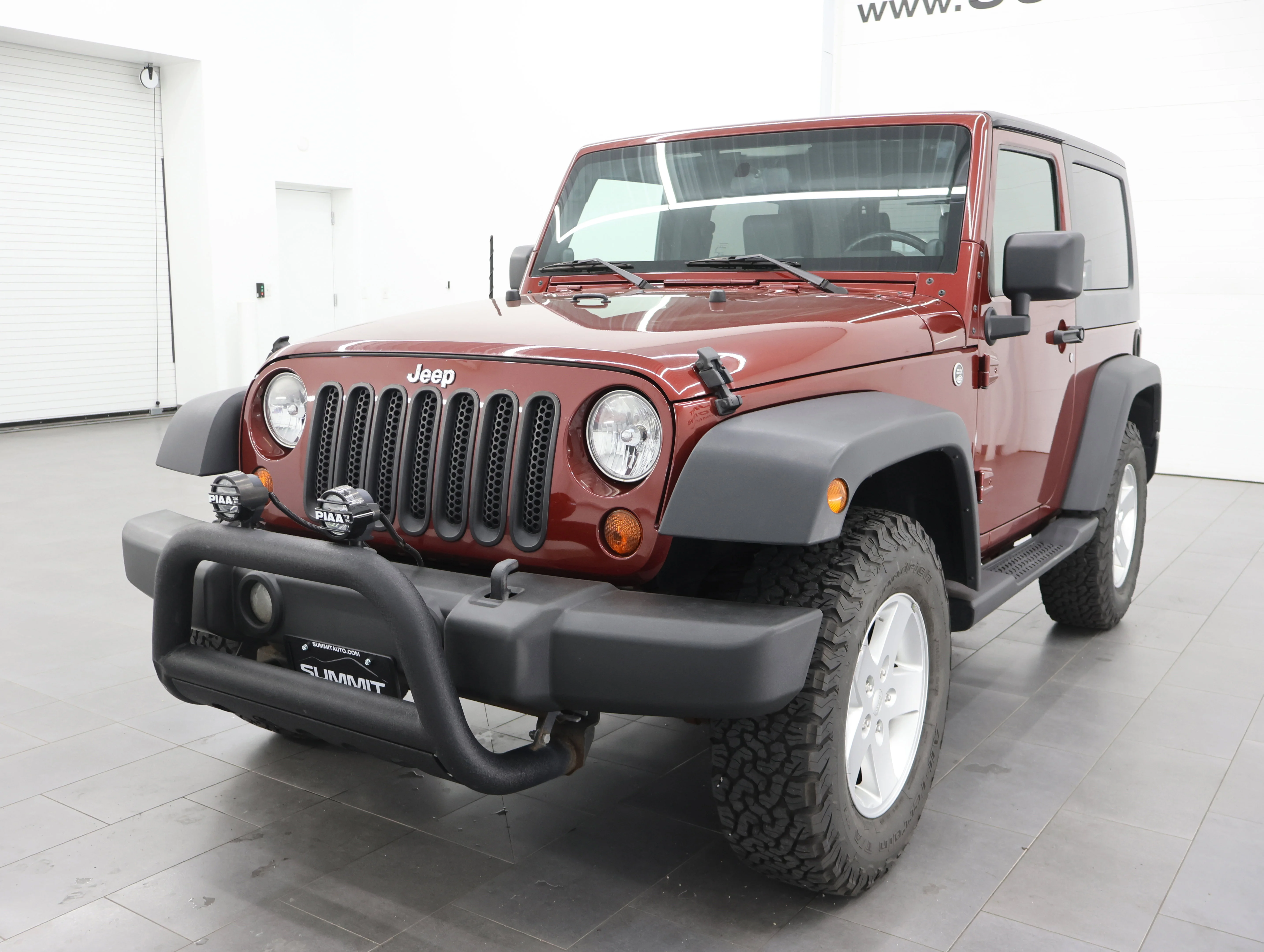 Used 2009 Red Rock Crystal Pearl Jeep X image 6