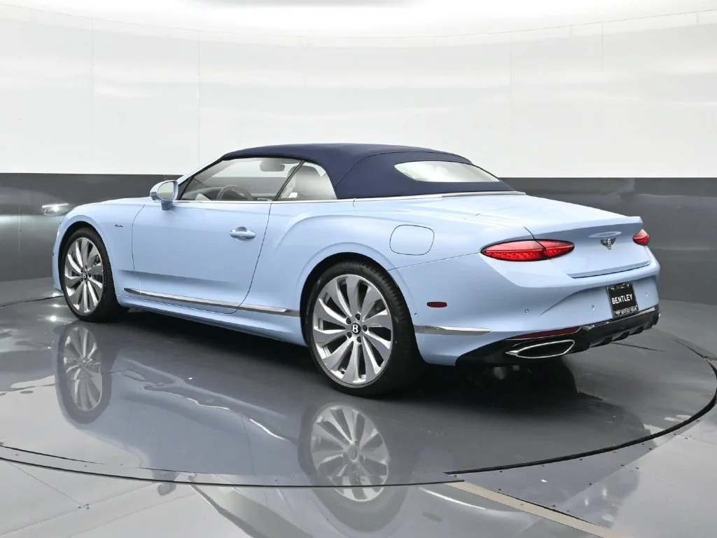 Used 2026  Bentley V8 image 3