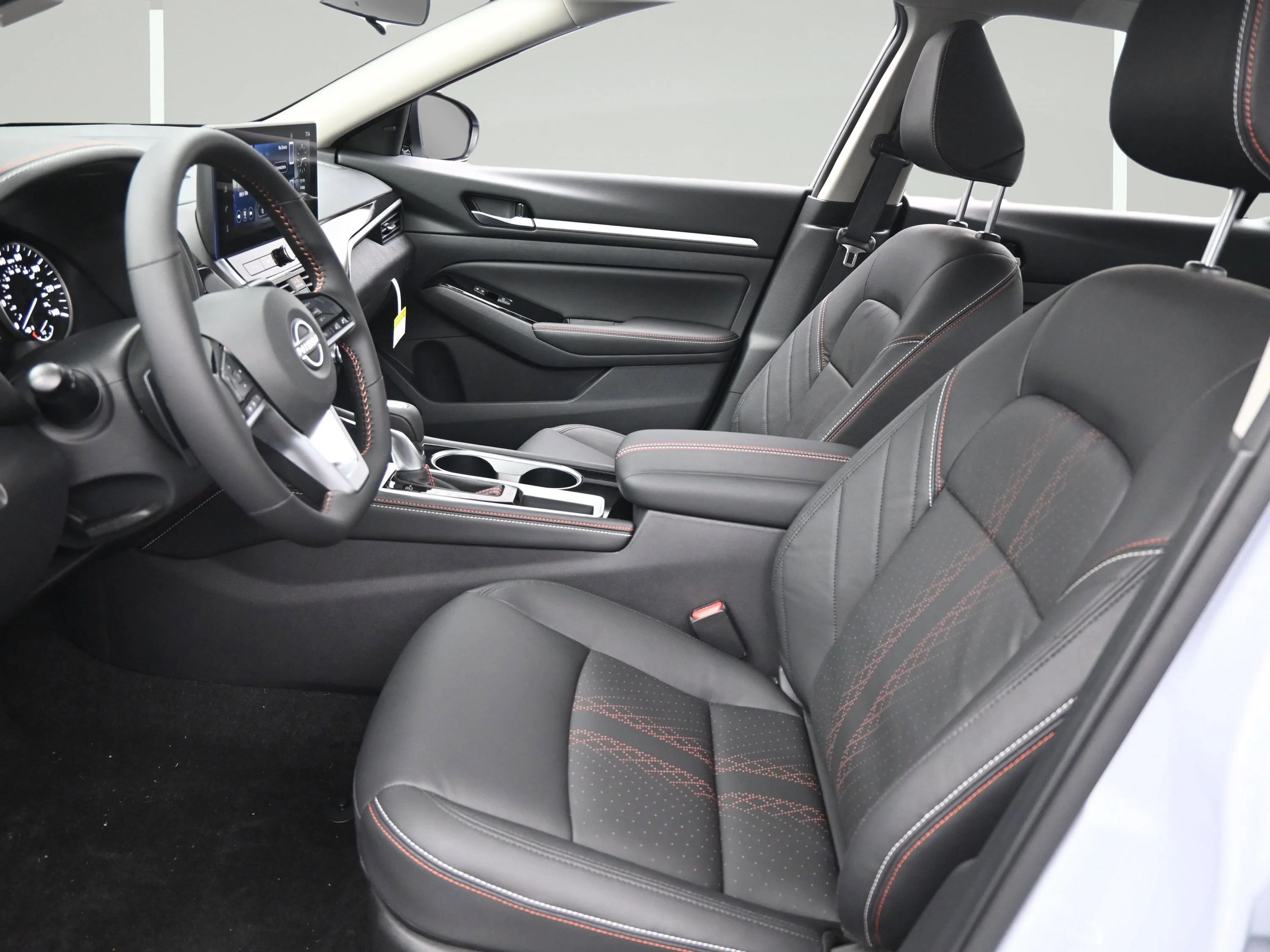 Certified Used 2025 Gray Sky Pearl Nissan SR image 9