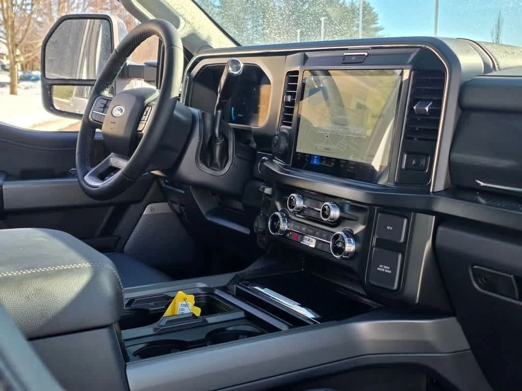 New 2026 Oxford White Ford LARIAT image 18