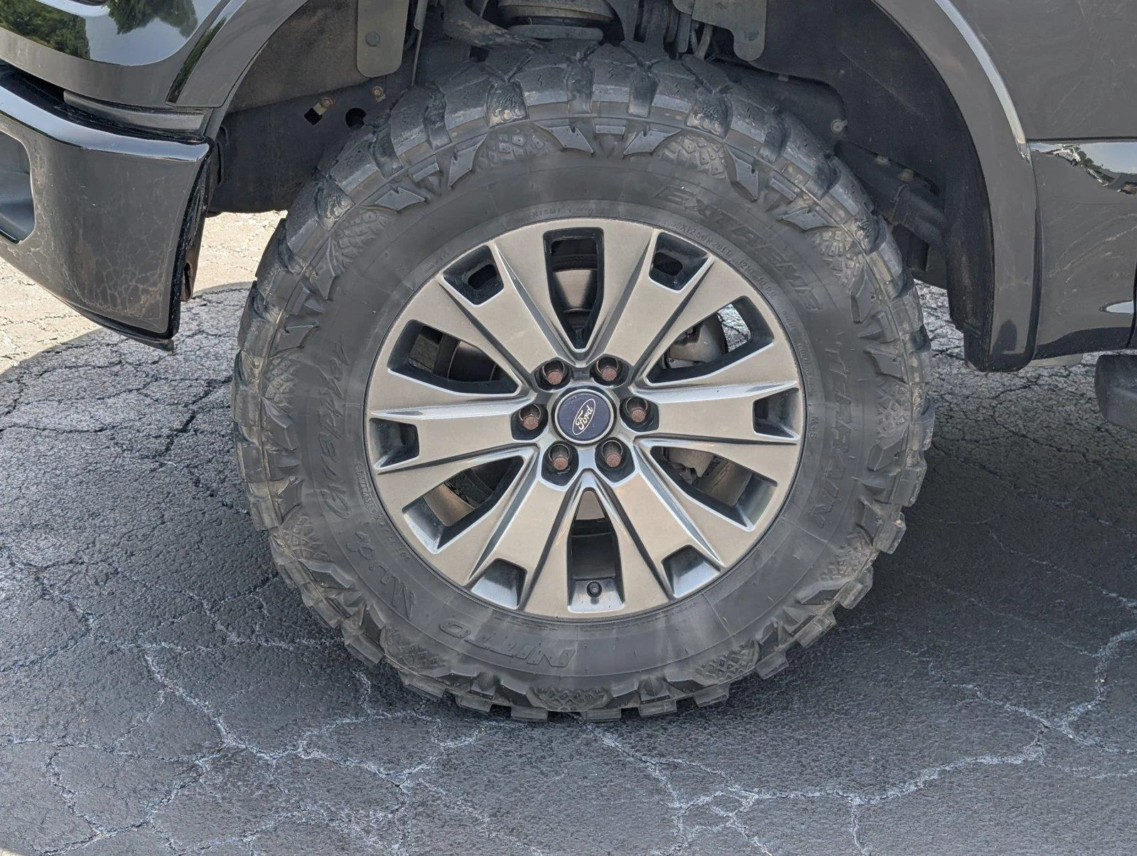 Used 2016 Shadow Black Ford XLT image 10