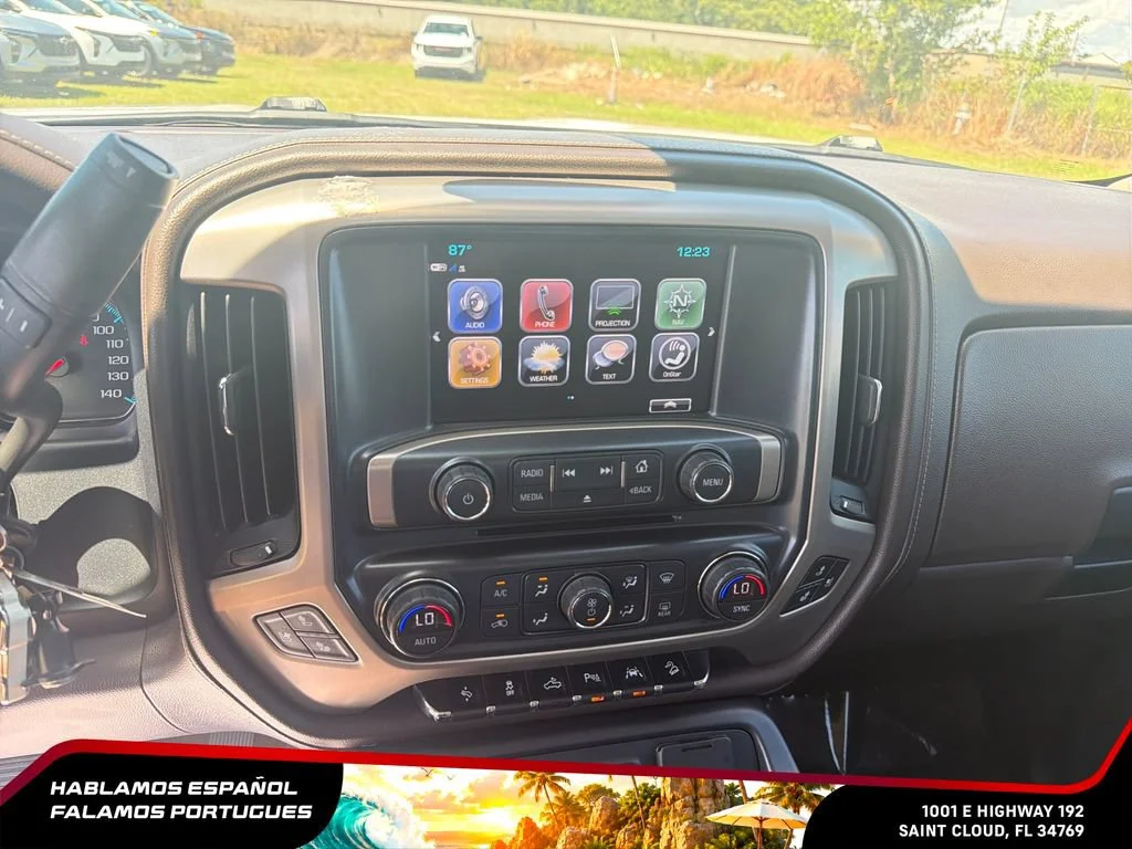 Used 2017 WHITE FROST TRICOAT GMC Denali image 18