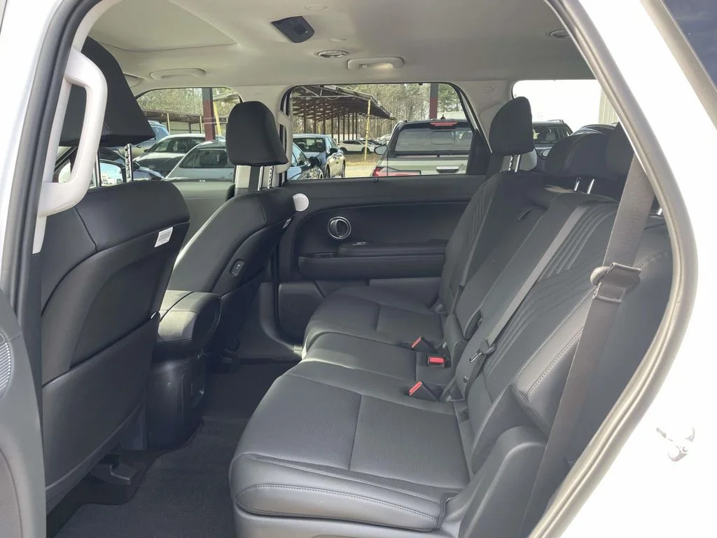 New 2026 White Hyundai SEL Premium image 11