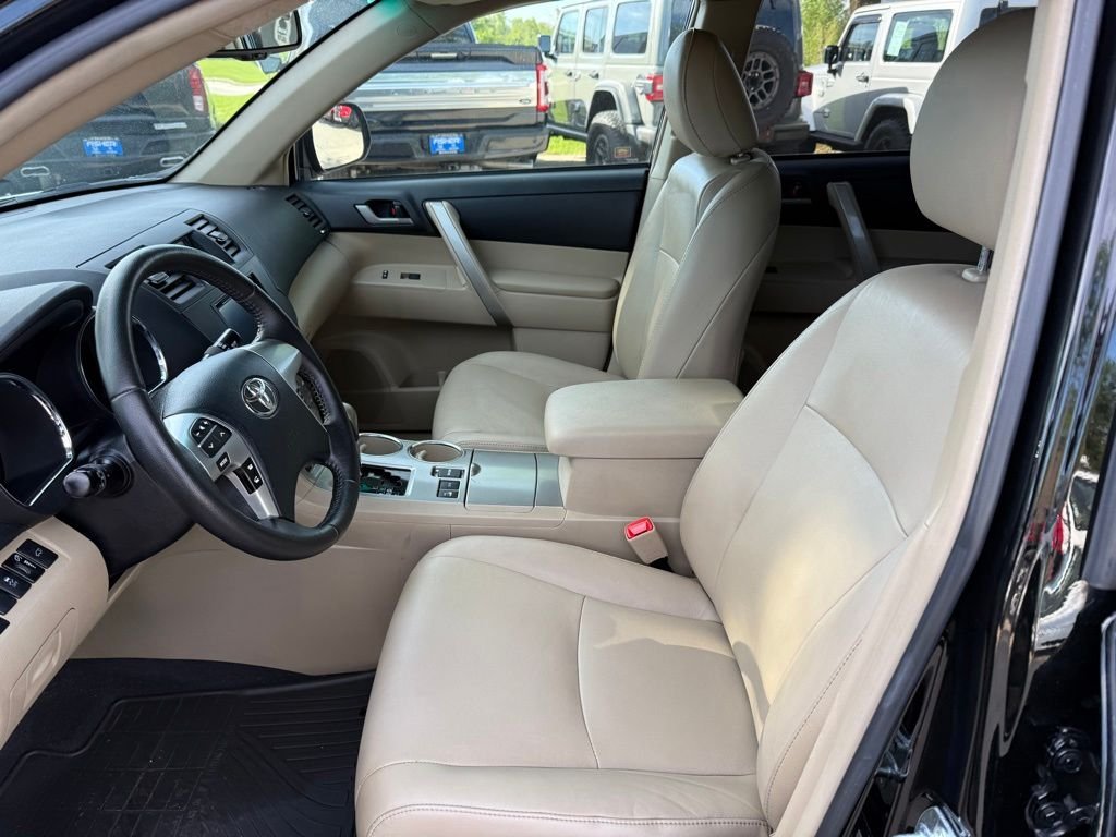 Used 2012 Black Toyota SE image 12