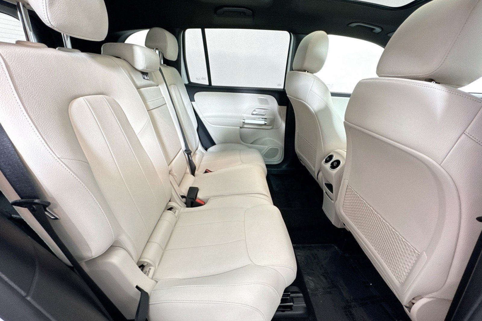 Certified Used 2026 Polar White Mercedes-Benz GLB 250 4MATIC® SUV image 26