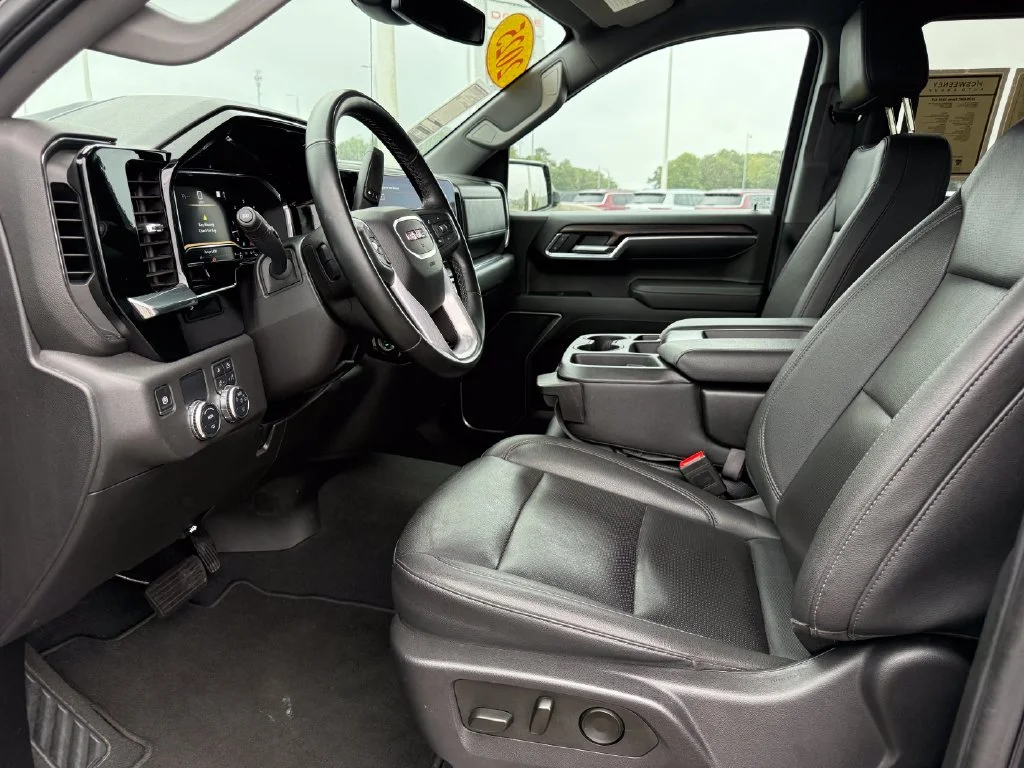 Used 2025 Silver GMC SLT image 4