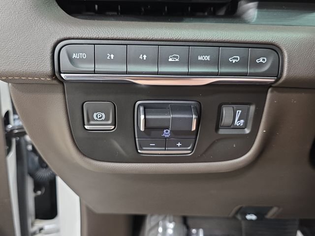Used 2021 White Cadillac Sport image 26
